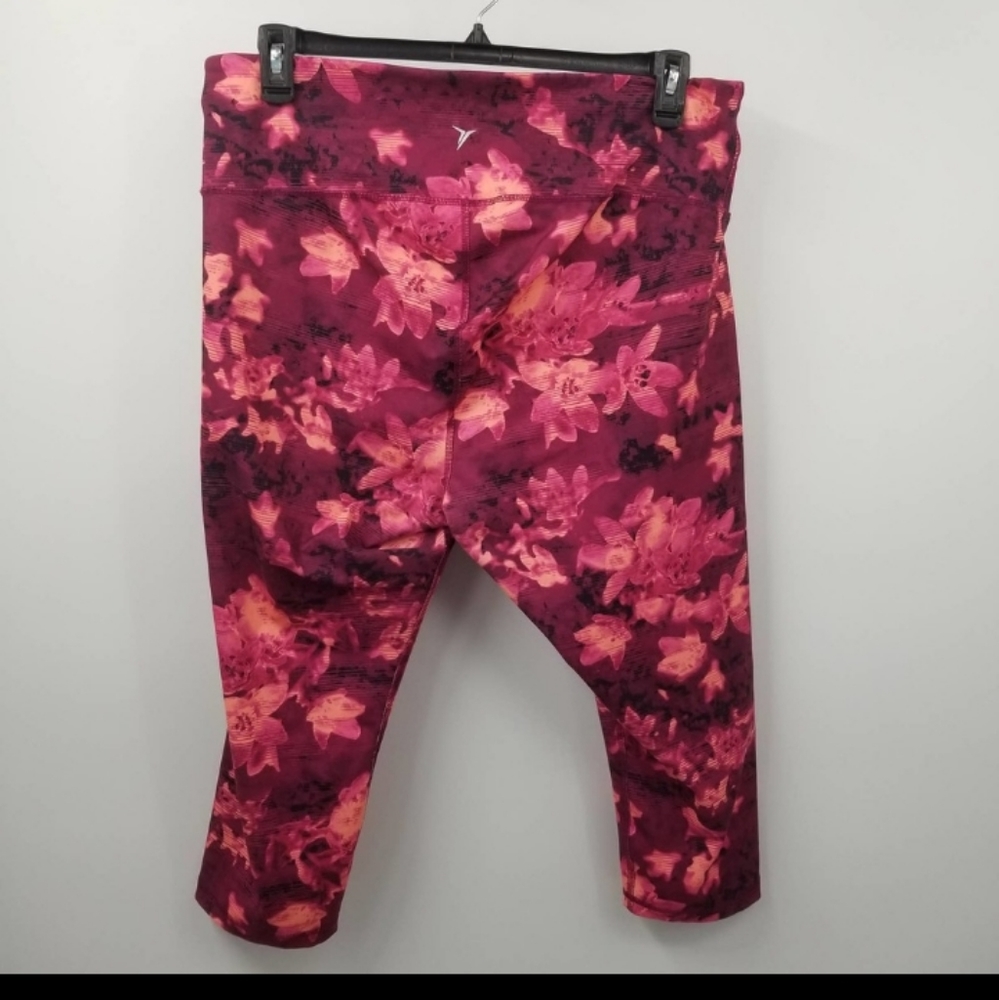 Old navy active wear capri just been washed Size xxl